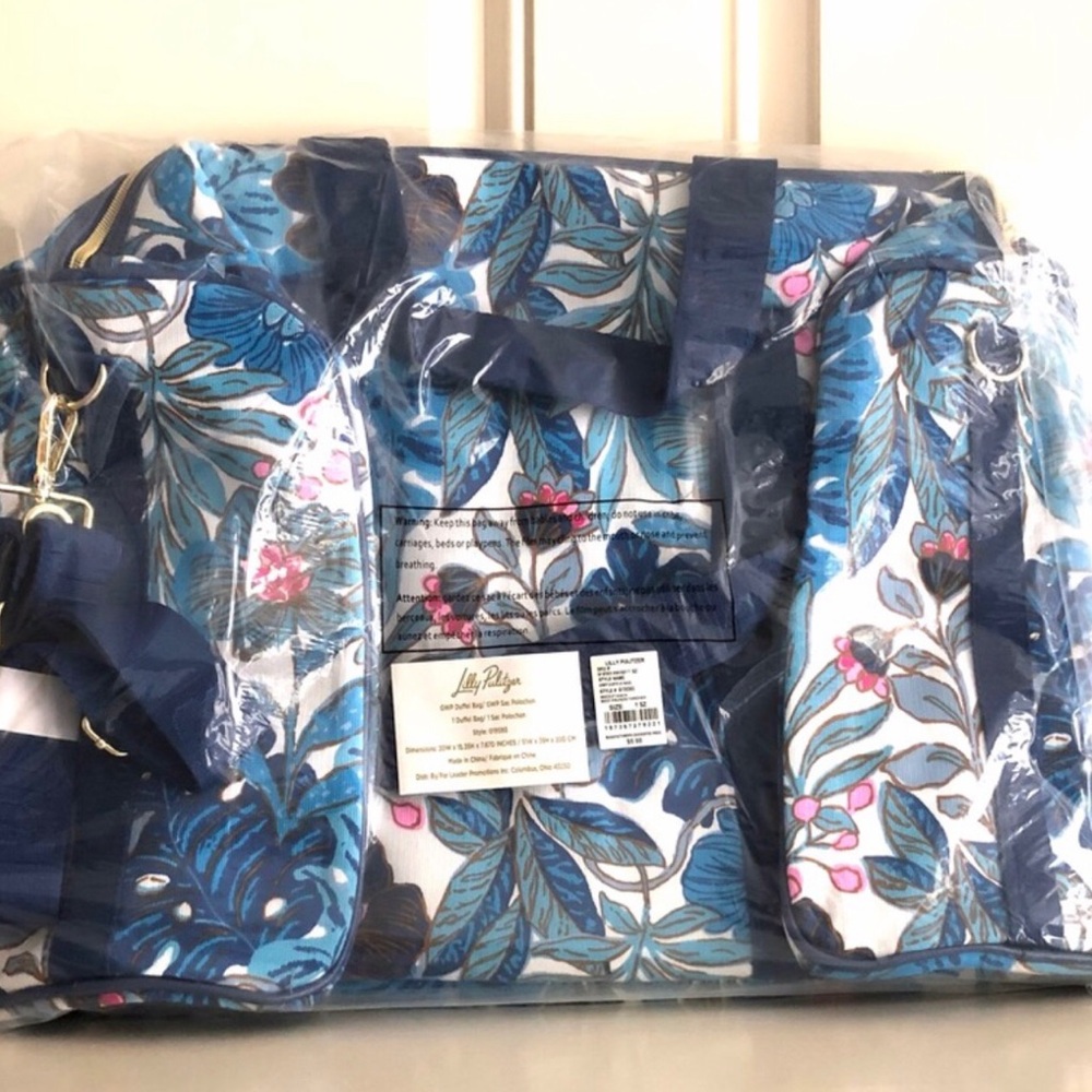 NWT Lilly Pulitzer Travel Bag Set, Duffle, Tote, and Pouch - Picture 3 of 8